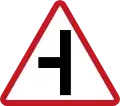 Side road junction mula sa unahan
