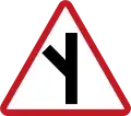 Side road junction mula sa unahan