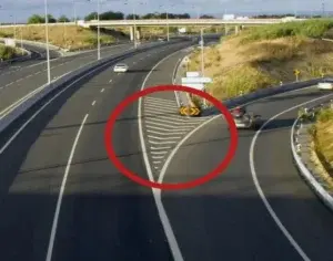 Ligtas na gabayan ang trapiko upang madaanan ang mga sagabal sa mga daanan gaya ng mga isla, median strip, pier ng tulay, o ipahiwatig ang mga pagbabago sa lapad ng nilakbay na bahagi ng daanan at pagtaas o pagbabawas sa mga daanan ng trapiko.