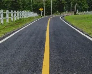 Pinapayagan ang pagtawid ngunit bawal mag-overtake.
