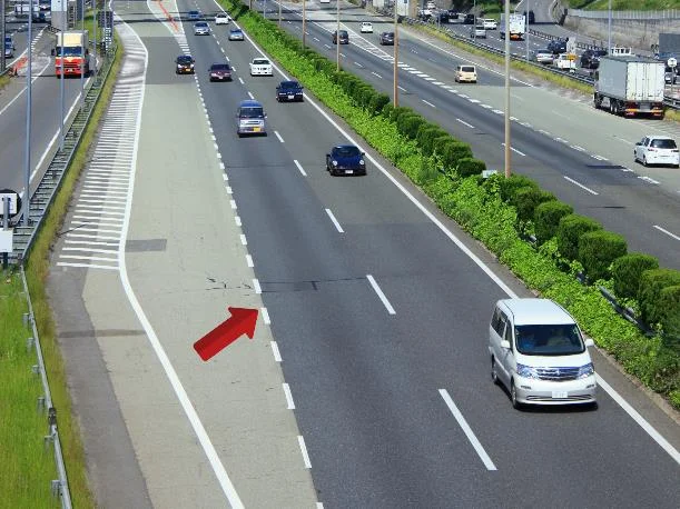pavement markings indicating lane continuity or exit requirements.